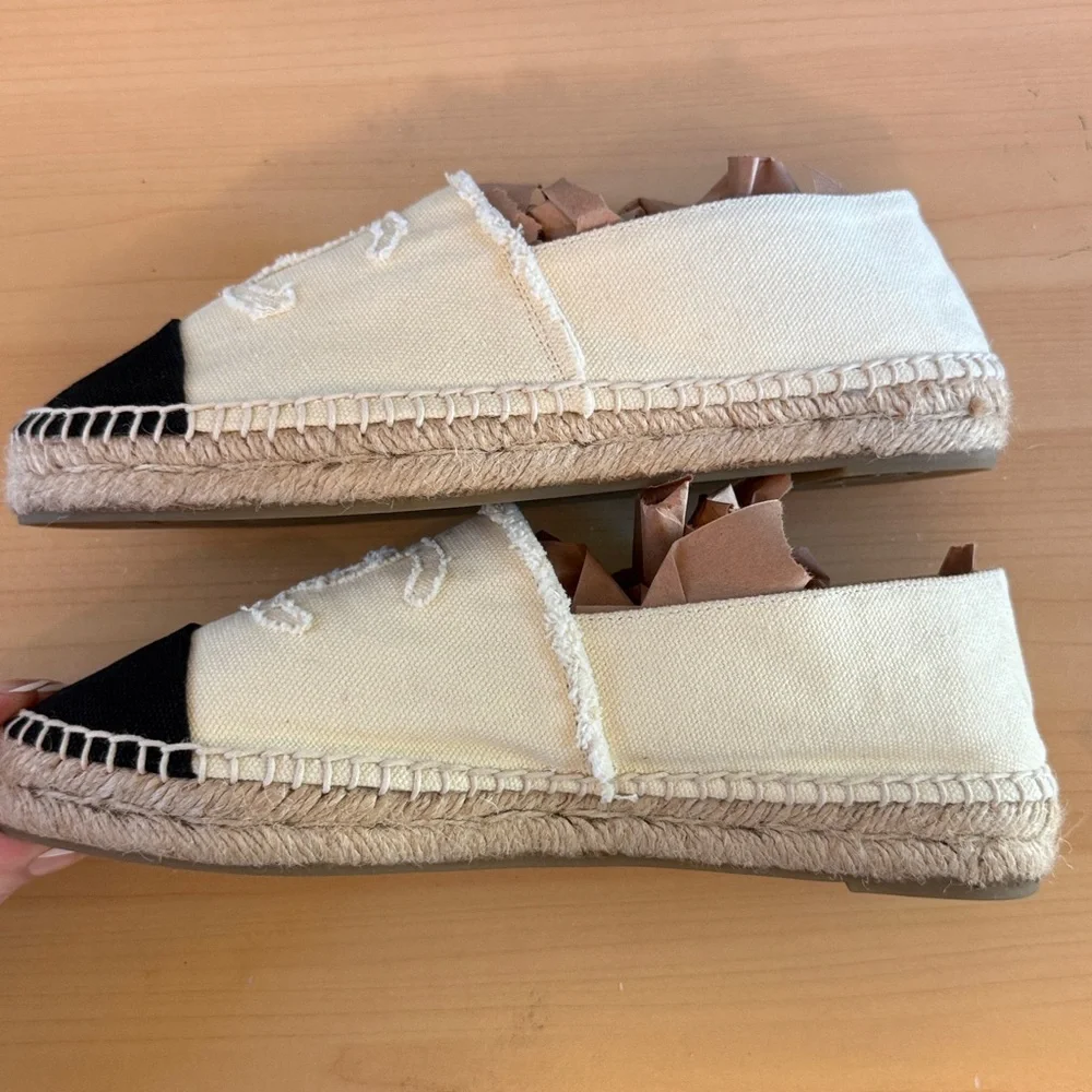 CHANEL Two-Tone Espadrilles in Black and Cream - Picture 6 of 11
